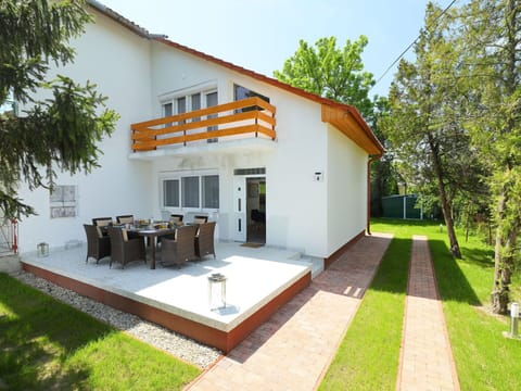 Property, House, Building, Home, Real Estate, Architecture, Facade, Estate, Room, Villa