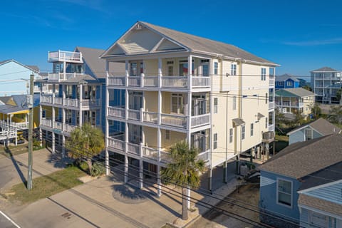 Beautiful duplex with elevator access to each floor!  