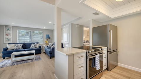 Modern, fully equipped, open concept, just renovated new kitchen