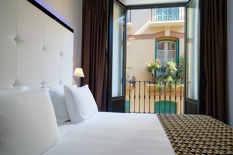 In-room safe, desk, blackout drapes, soundproofing