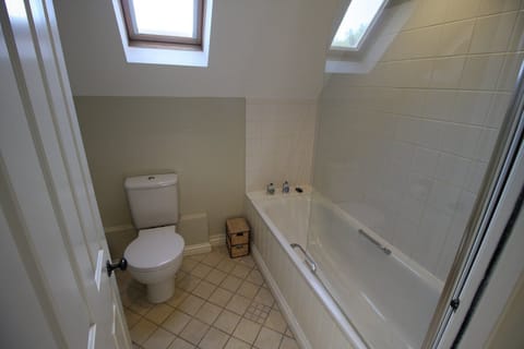 Double Room, Ensuite | Bathroom | Towels