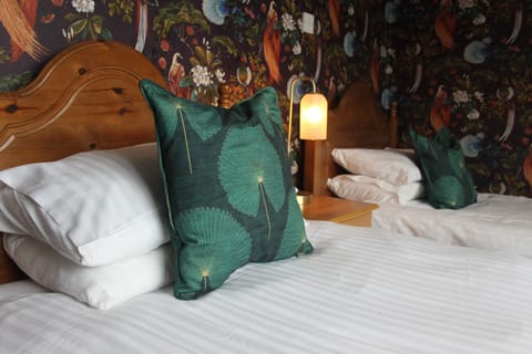 Twin Room, Ensuite | Free WiFi, bed sheets