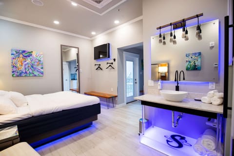 Family Studio Suite (No Elevator Access) | Egyptian cotton sheets, premium bedding, down comforters, pillowtop beds