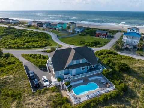 Public beach access across the street
