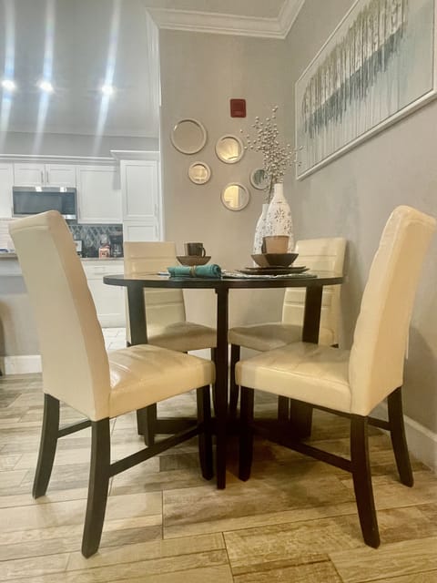 Dinning room table 