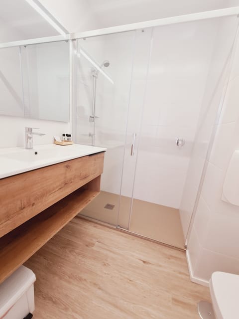 Standard Double or Twin Room, Mountain View | Bathroom | Shower, hair dryer, towels, soap