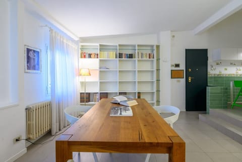 Duplex, 1 Bedroom | Dining room