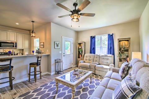 Fredericksburg Vacation Rental | 1BR | 1.5BA | Stairs Required | 700 Sq Ft