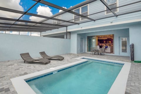 Private splash pool
