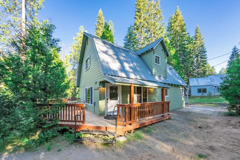 Welcome to The Sparrow's Nest. We believe in unbeatable service, communication, and amenities! Stay with us! @thecabinhost