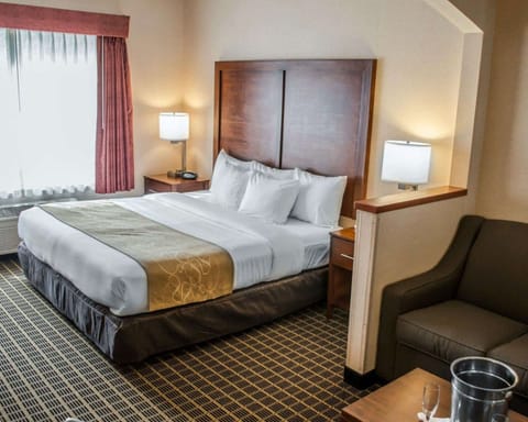 1 bedroom, premium bedding, desk, iron/ironing board