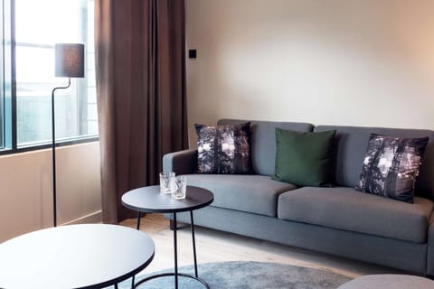 Junior Suite | Minibar, in-room safe, desk, iron/ironing board