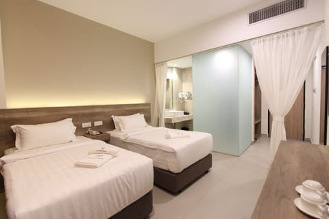 Standard Twin Room | Desk, laptop workspace, soundproofing, iron/ironing board (on request)