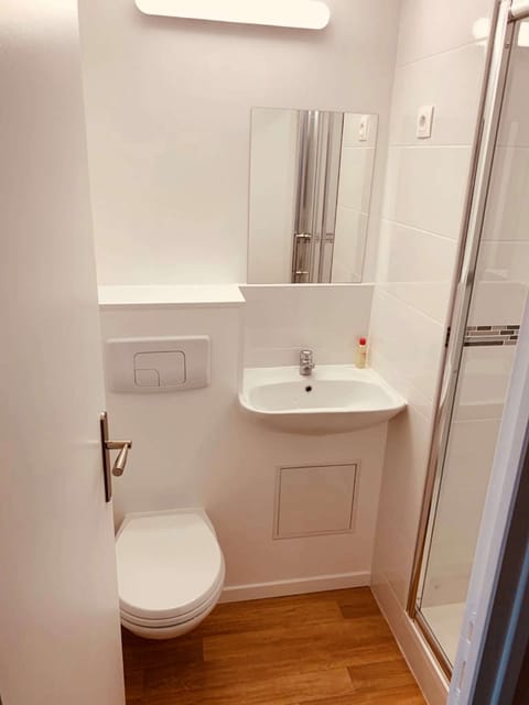 Shower, rainfall showerhead, eco-friendly toiletries, towels