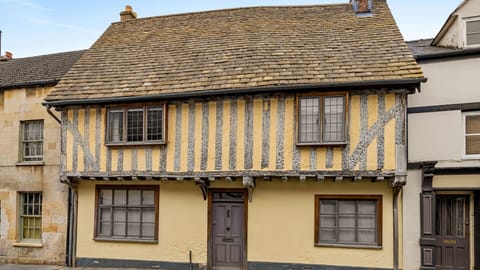 Front exterior, Mercia House, Bolthole Retreats