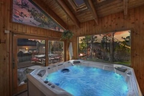 Beautiful Scenic Views from private hot tub - Enjoy beautiful scenic views from your private hot tub, all year round. This hot tub can be enjoyed all year round, in this open yet enclosed space, with full length windows and sliding doors to open to nature during warmer temperatures , and the ability to stay protected from the cold winter nights during cold winter evenings.