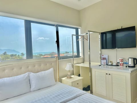 Deluxe Double Room, Mountain View | Hypo-allergenic bedding available, minibar, desk, laptop workspace