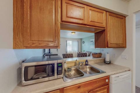 Kitchen with everything necessary to cook a simple meal