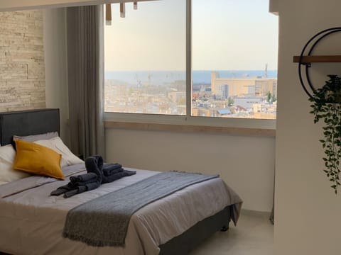 Superior Studio Suite, 1 Queen Bed, Kitchen, Sea View | Premium bedding, individually decorated, individually furnished, desk