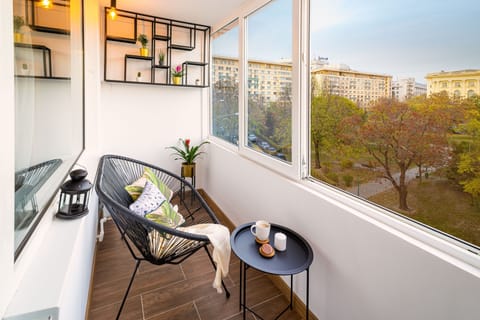 Apartment, 1 Bedroom, Balcony, City View | Interior