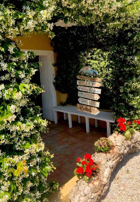 Loft, 2 Bedrooms, Smoking, Balcony | Property entrance