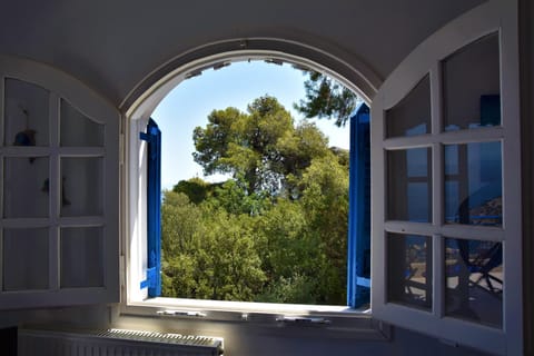 House, 2 Bedrooms, Balcony, Garden View | Interior