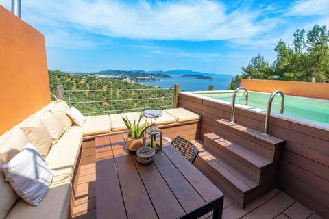 Villa, 2 Bedrooms, Smoking, Private Pool | Outdoor dining
