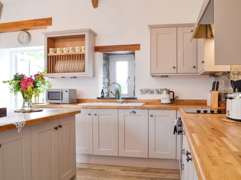 Kitchen | Sgubor Llwyndu, Betws, near Ammanford