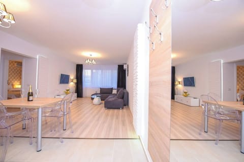 Apartment, 2 Bedrooms, Smoking, Balcony | Interior
