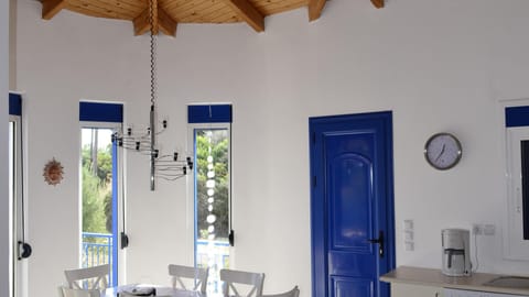 Villa, 3 Bedrooms, Balcony, Garden View | Interior