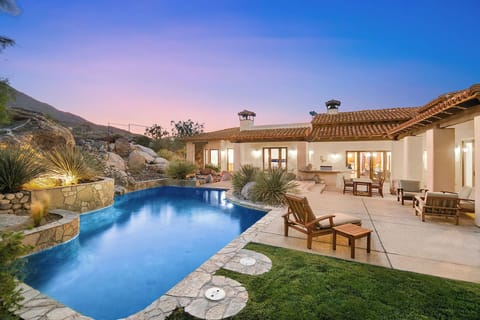 'Tuscany Retreat' Up close mountain views House in Palm Springs