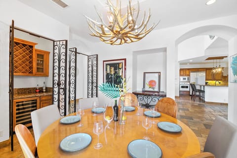 'Tuscany Retreat' Up close mountain views House in Palm Springs