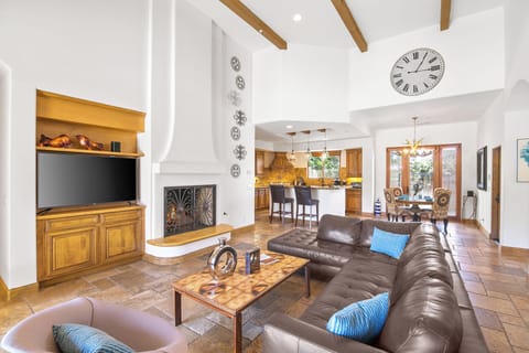 'Tuscany Retreat' Up close mountain views House in Palm Springs