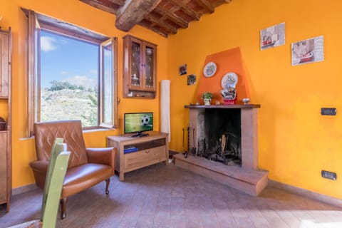 Family House, Multiple Bedrooms, Mountainside (Casale Geniva with private pool) | Interior