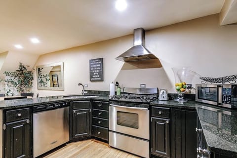 Unit 1 - Fully stocked kitchen