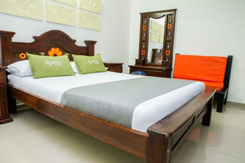 Economy Single Room | Hypo-allergenic bedding available, minibar, WiFi (free), bed sheets
