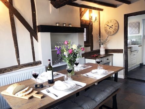 Traditional Cottage, Private Bathroom (Millie’s Cottage ) | Restaurant