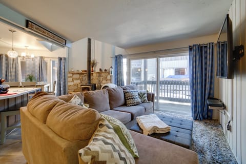 Mammoth Lakes Vacation Rental | 3BR | 1.5BA | Stairs Required | 1,000 Sq Ft