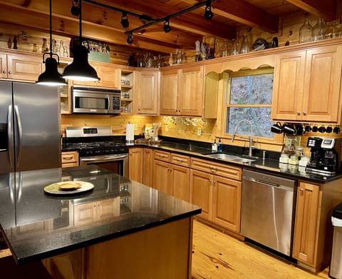 Fully stocked w/ coffee, tea, sugar, creamer, oils, tons of spices & much more!