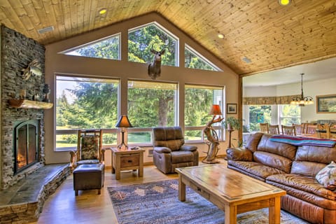 South Bend Vacation Rental | 4BR | 3BA | Stairs Required | 3,000 Sq Ft