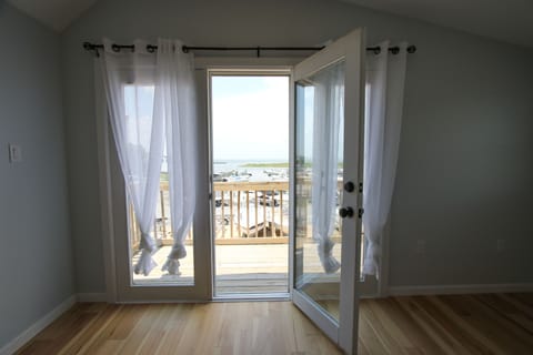 Master Bedroom Bay View/Deck