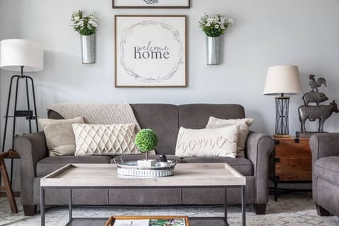 Spacious open-concept living room with a queen sofa bed for extra comfort! 🛋️🌟