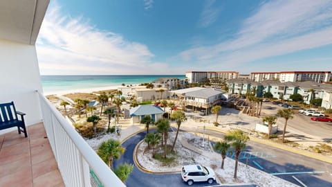 Condo, 2 Bedrooms | Property grounds