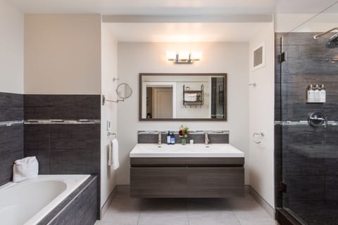 Lower King Deluxe Room  | Bathroom | Combined shower/tub, deep soaking tub, designer toiletries, hair dryer