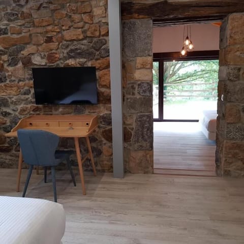 Deluxe Room, Mountain View | 1 bedroom, free WiFi