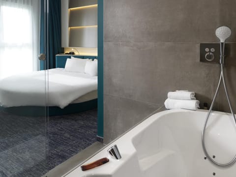 Pillowtop beds, desk, blackout drapes, soundproofing