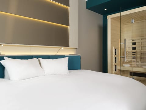 Pillowtop beds, desk, blackout drapes, soundproofing