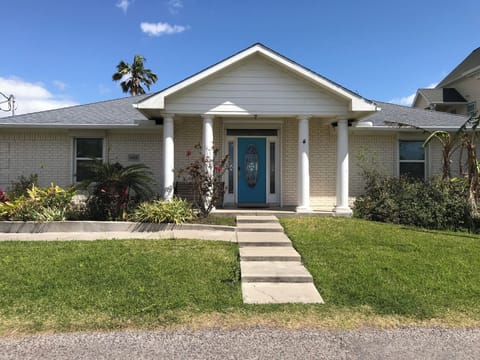 Street level Easy access..no lugging luggage / food up flights of stair