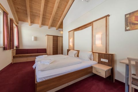 Standard Triple Room | Bed sheets