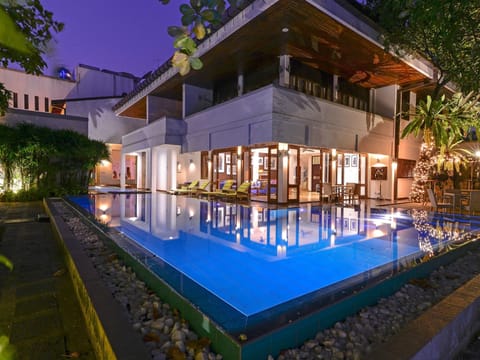 2 outdoor pools, open 7:30 AM to 8:00 PM, sun loungers